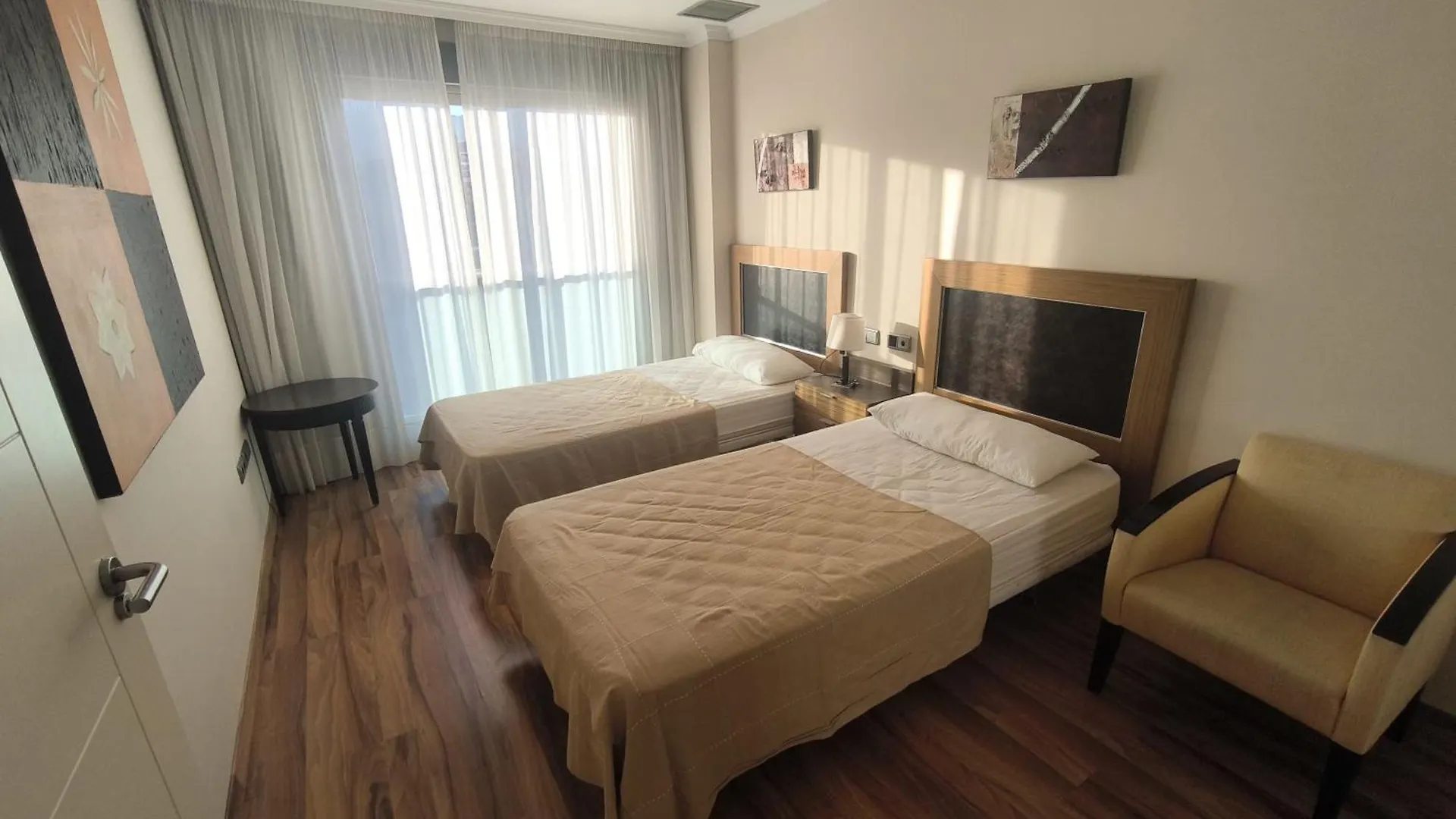 Apartment Family Spacious Apartment, Terrace, Kitchen, City View, Free Parking And Wifi Benalmadena