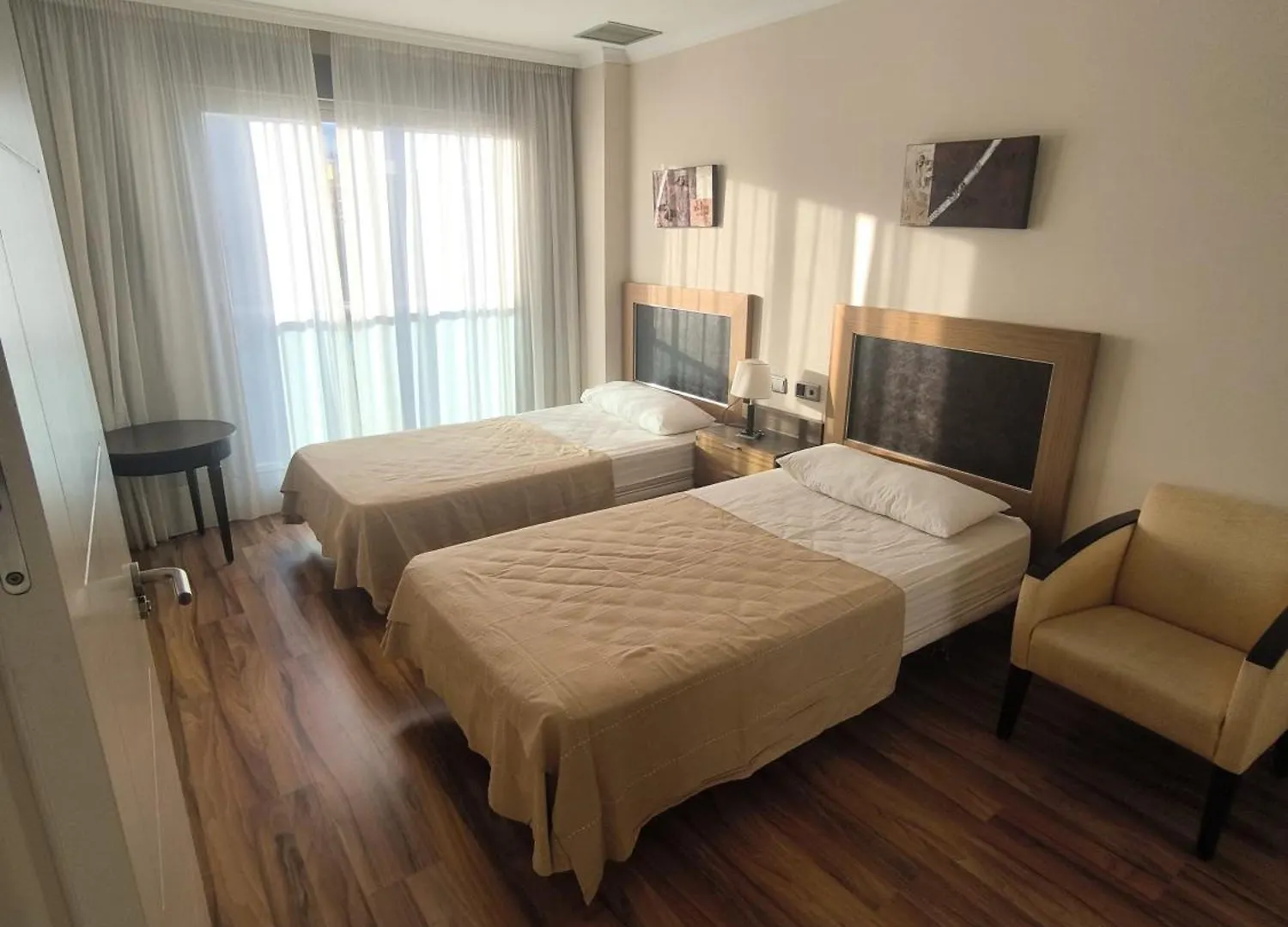 Family Spacious Apartment, Terrace, Kitchen, City View, Free Parking And Wifi Benalmadena